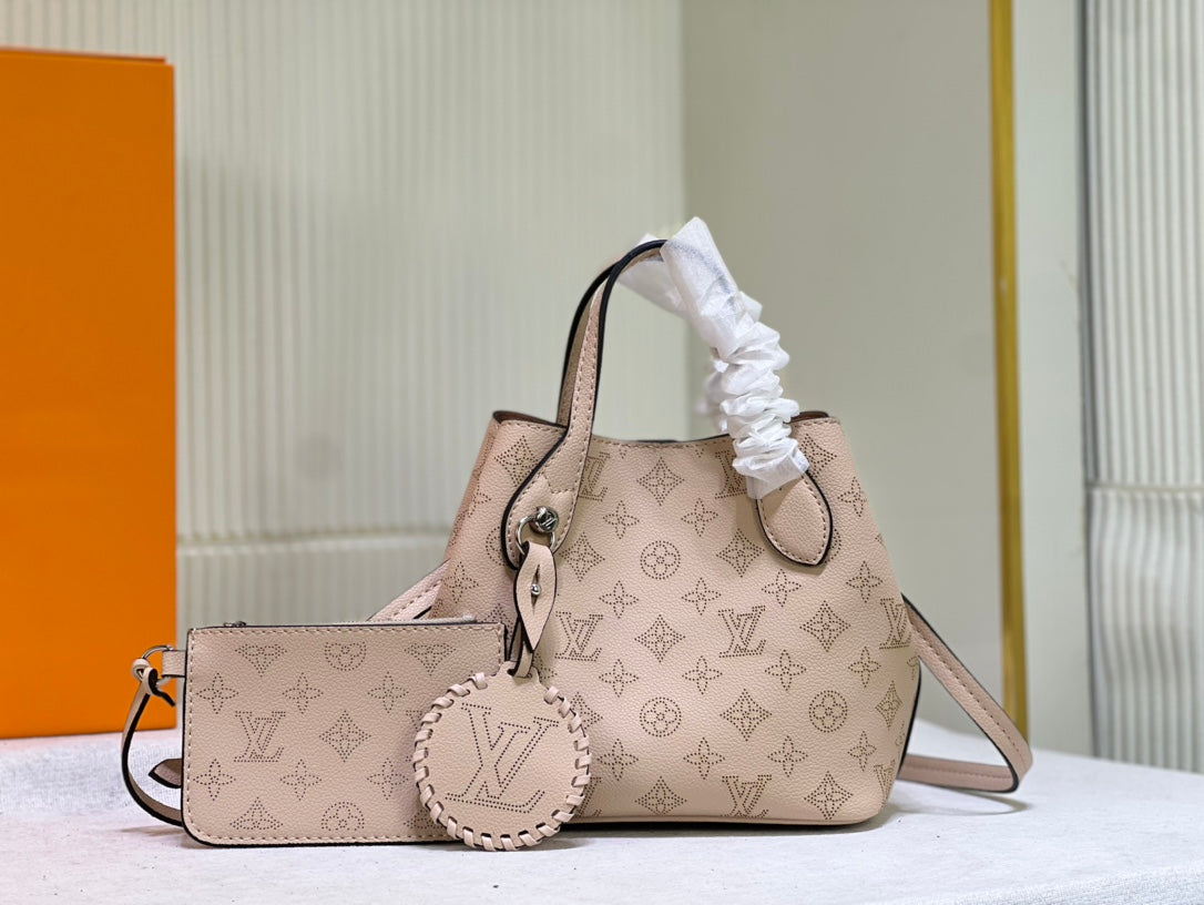 Louis Vuitton Blossom Pm Bag Nude 20Cm