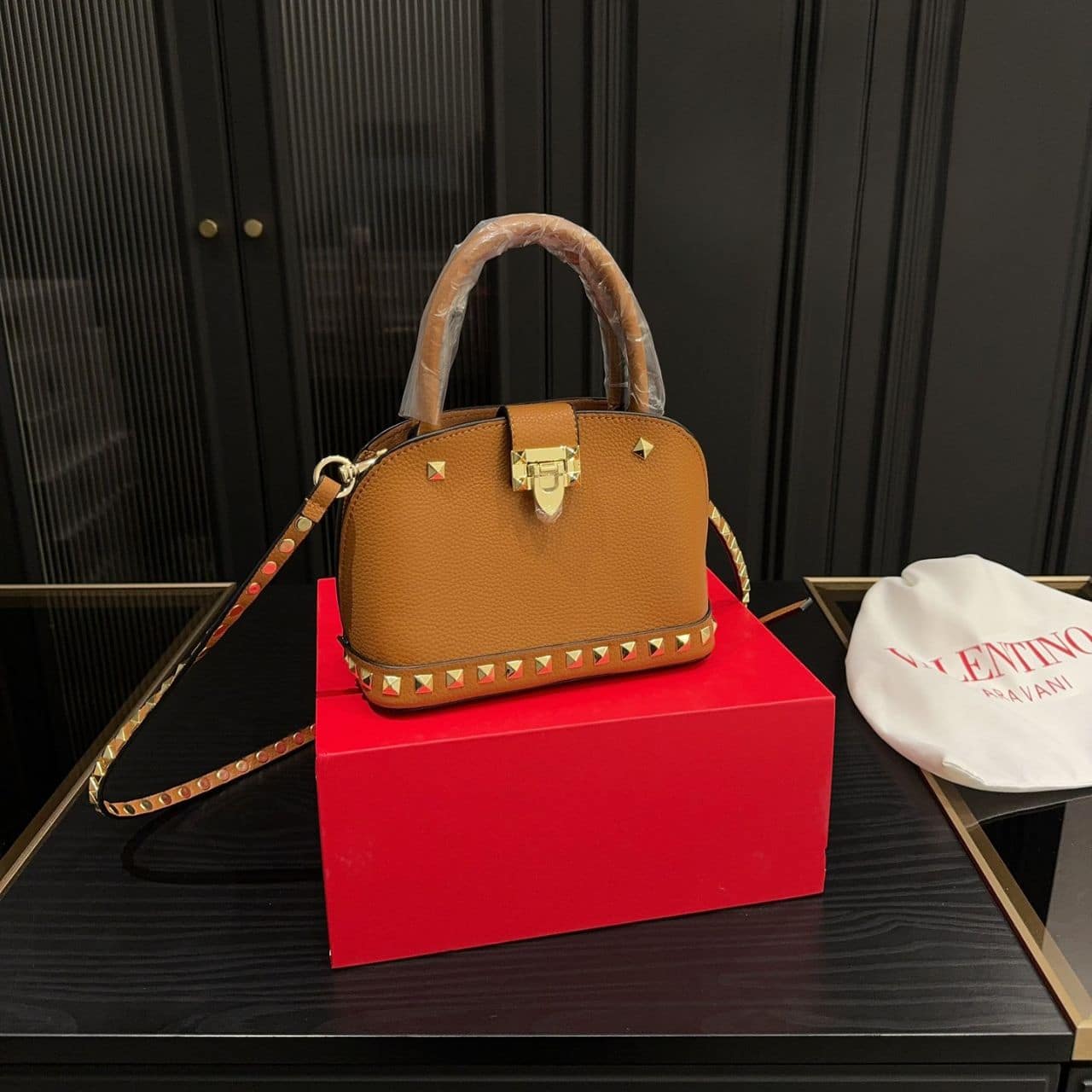 Valentino Garavani Rockstud Handbag In Grainy Brown 21Cm
