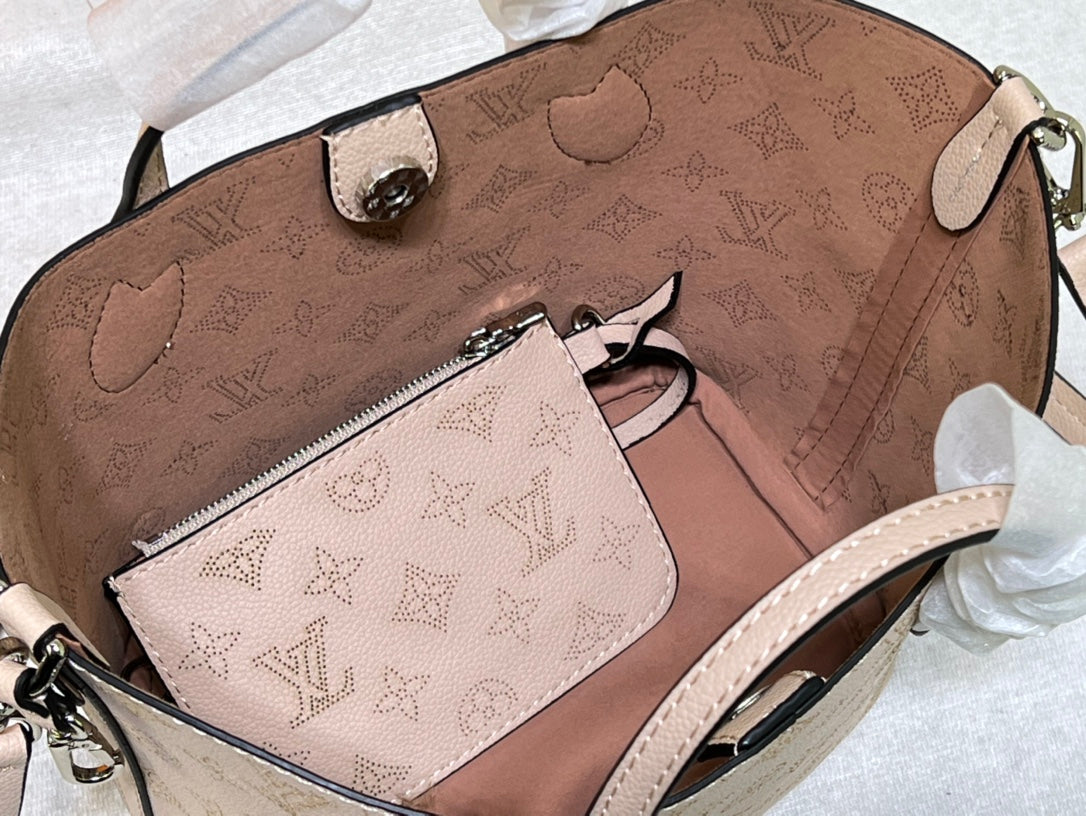 Louis Vuitton Blossom Pm Bag Nude 20Cm
