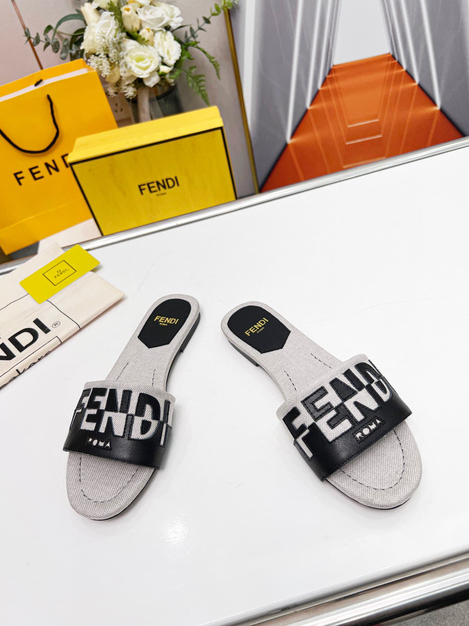 Fendi Signature Canvas Leather Slides Black 8R8337Ajzuf0Wzm