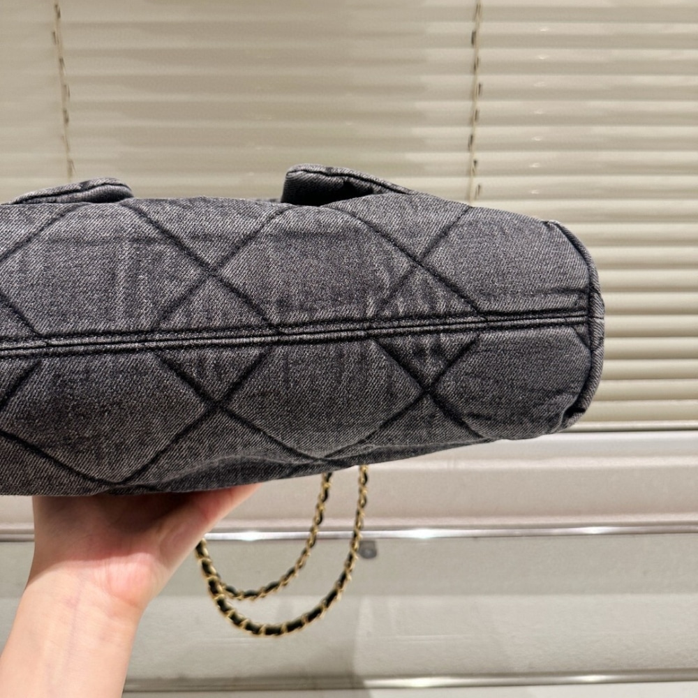 Chanel Maxi Flapbag Washed Denim And Gold Tone Metal Black 30Cm As5727 B22144 94305