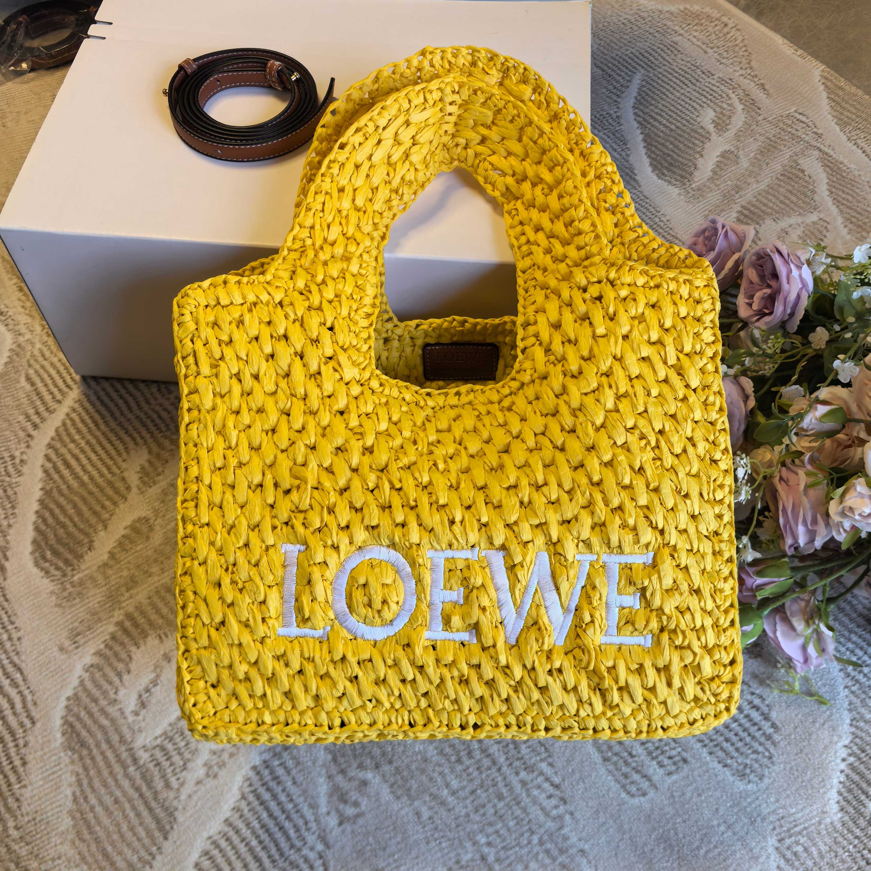 LOEWE Vegetable basket bag