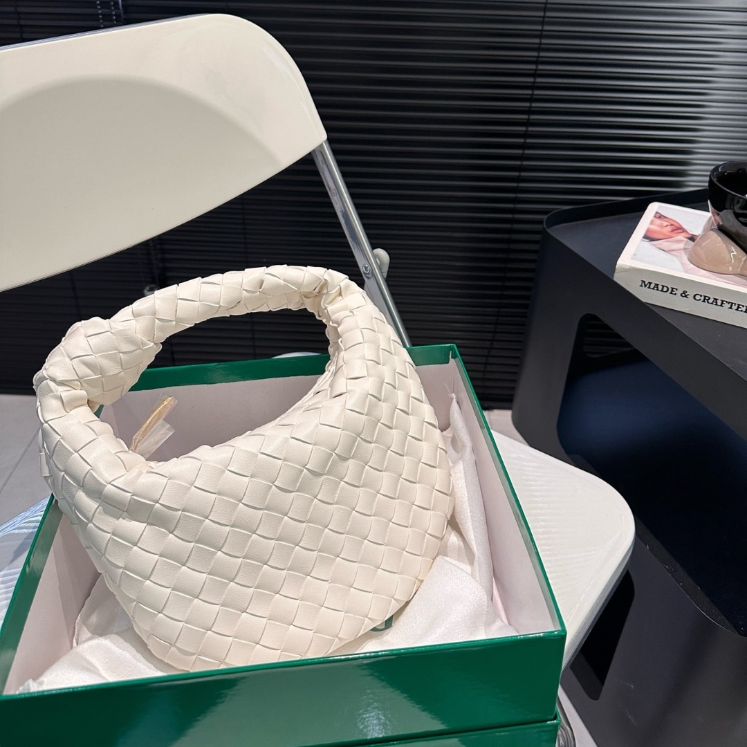 Bottega Veneta Jodie Leather Handle Bag White 27Cm