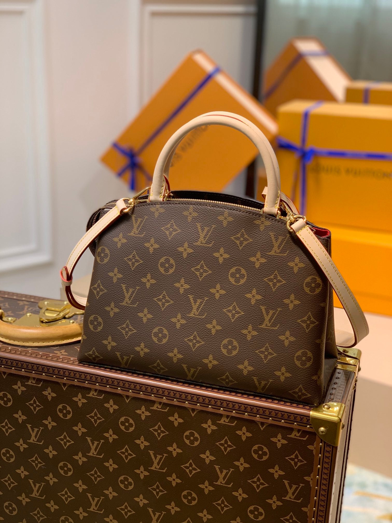 Louis Vuitton Petit Palais Tote 29Cm
