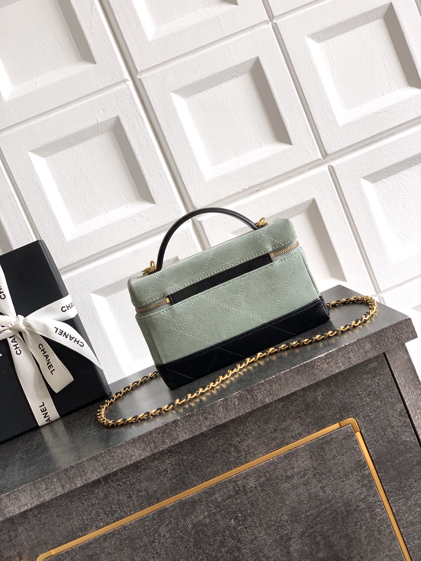 Small Vanity Case with Top Handle (Suede & Lambskin)