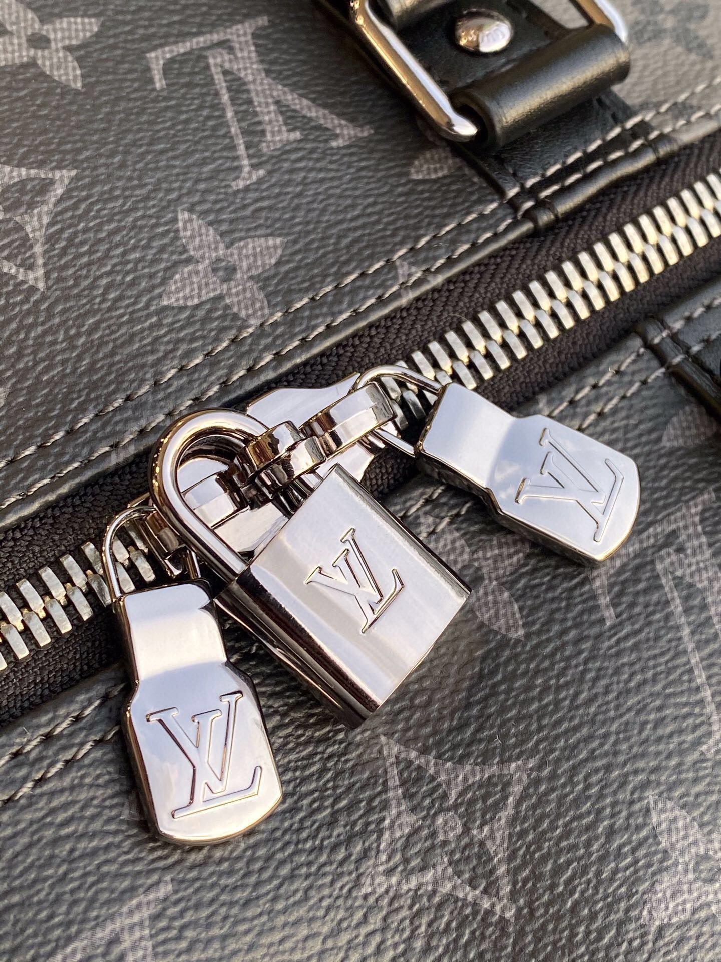 Louis Vuitton Keepall Bandouliere Monogram Eclipse Reverse 50 Gray 50cm M45392