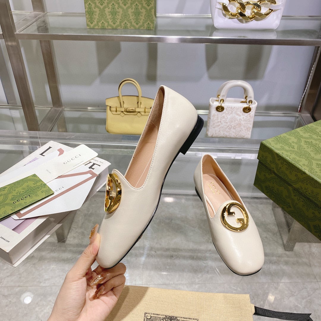 Gucci Logo Plaque Loafers White 723395 C9D00 9022