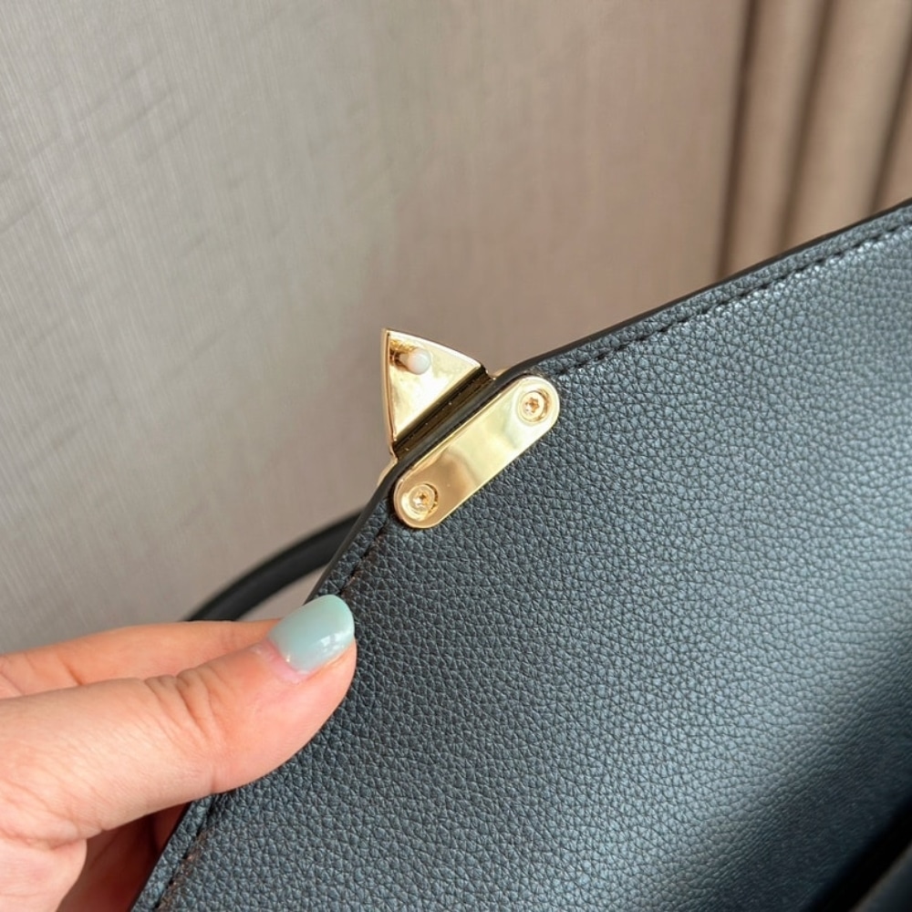 Louis Vuitton Pochette Métis East West Bag Black 21Cm M46595