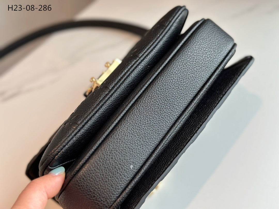 Louis Vuitton Pochette M Tis East West Bag Black 21Cm M46595
