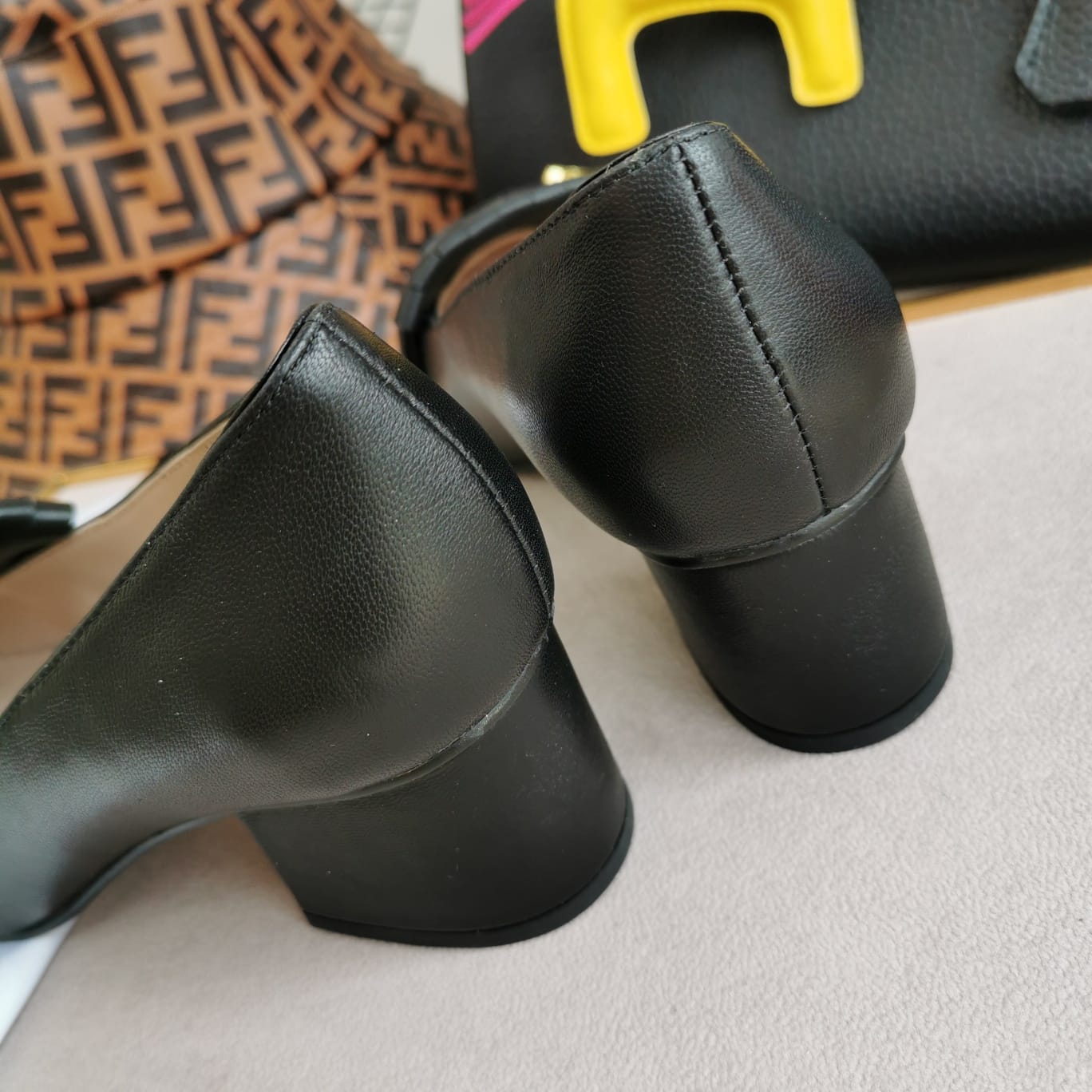 Gucci Wmns Black Leather Mid-Heel Pump 408208 C9D00 1000