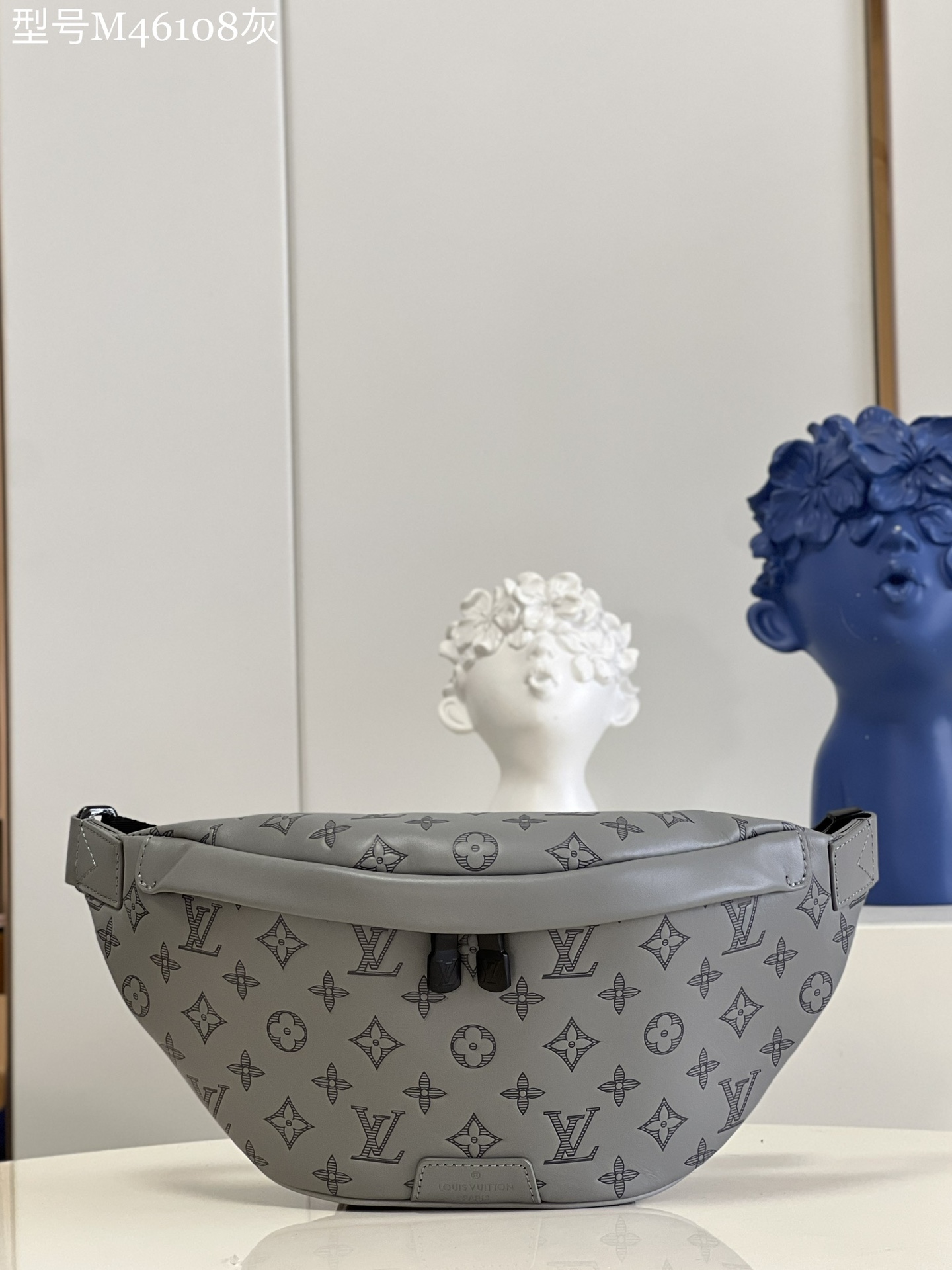 Louis Vuitton Anthracite gray M46108 Discovery Bumbag