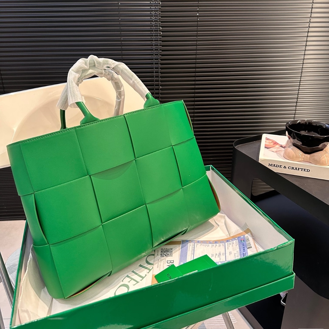 Bottega Veneta Arco Tote 37Cm
