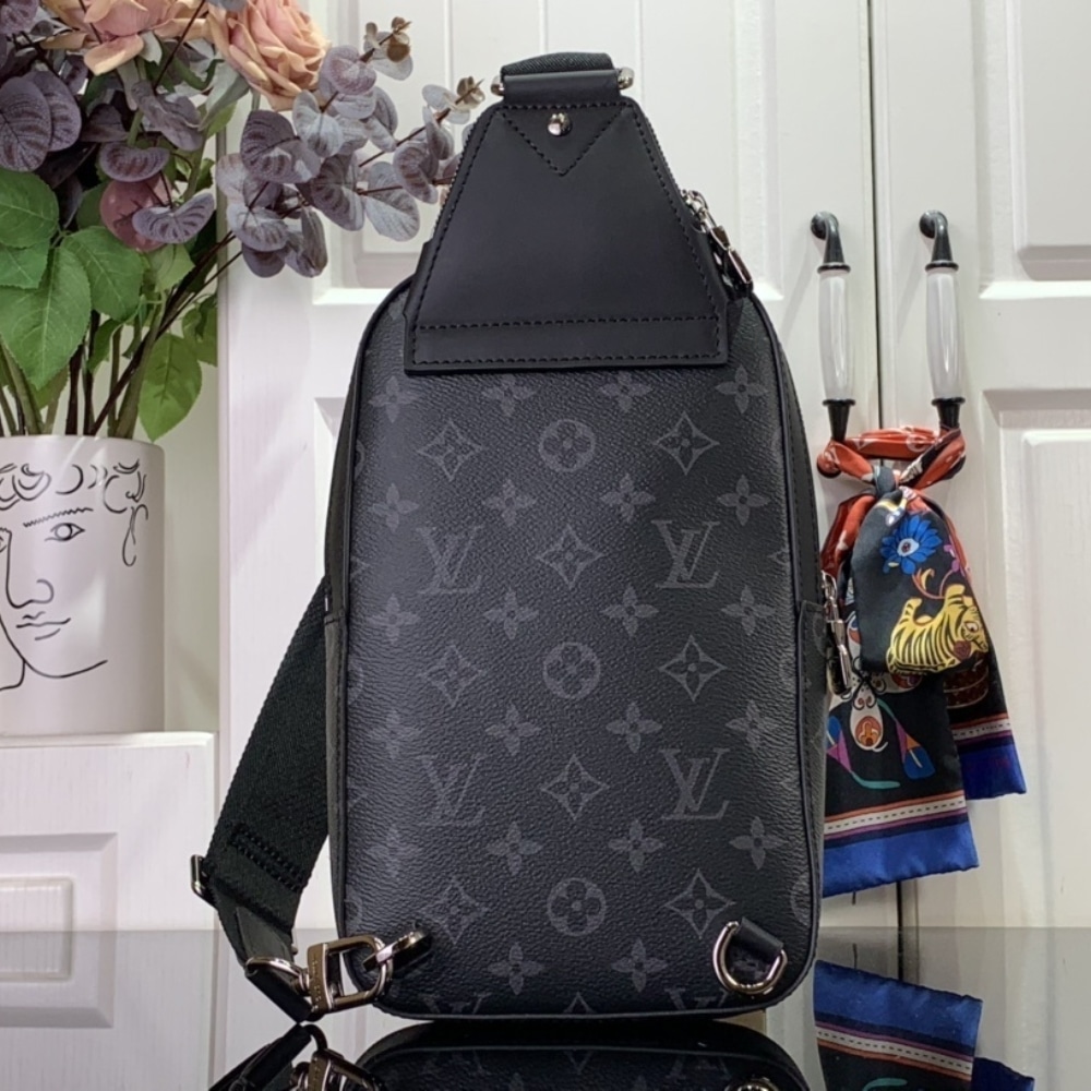 Louis Vuitton Avenue Slingbag PM Monogram Eclipse Black 33cm M47137