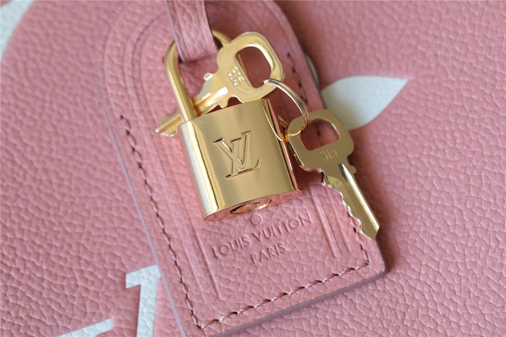 Louis Vuitton Grand Palais Monogram Pattern Pink 13.4In/34Cm