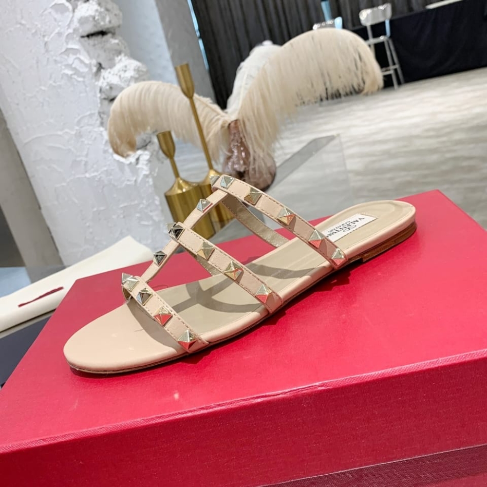 Valentino Garavani Rockstud Flat Slide Sandal Beige 5W2S0C49Vod P45