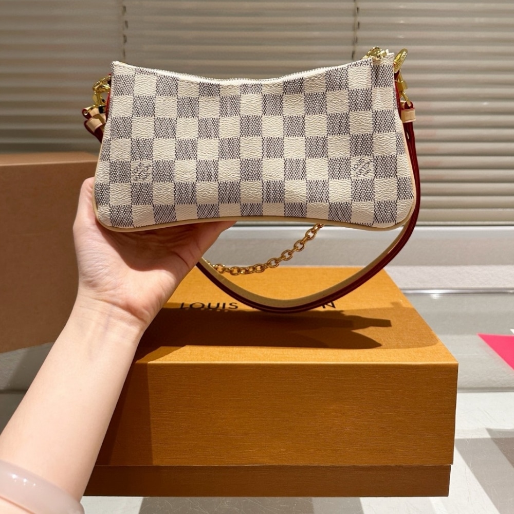 Louis Vuitton Pochette Liv Damier Azur 24Cm N00228
