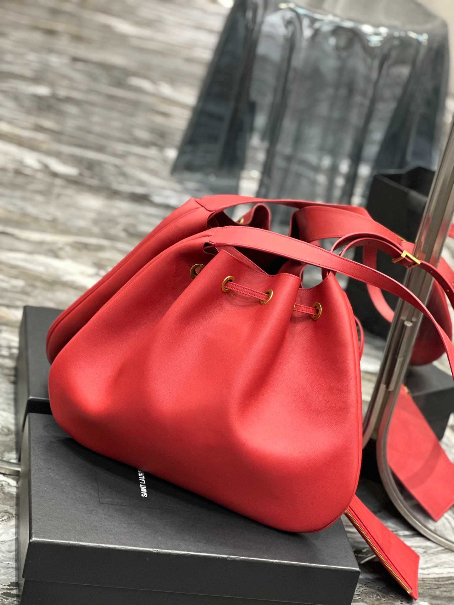 Saint Laurent Paris Vii Large Flat Hobo Bag In Smooth Leather Bag Red 44cm/ 17.3 in