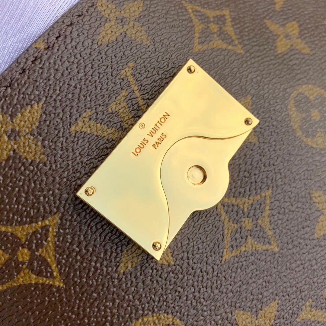 Louis Vuitton Cluny Mm Bleu Glacier Blue 32Cm