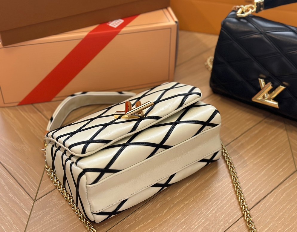 Louis Vuitton Go 14 Mm White Black 22Cm M22890