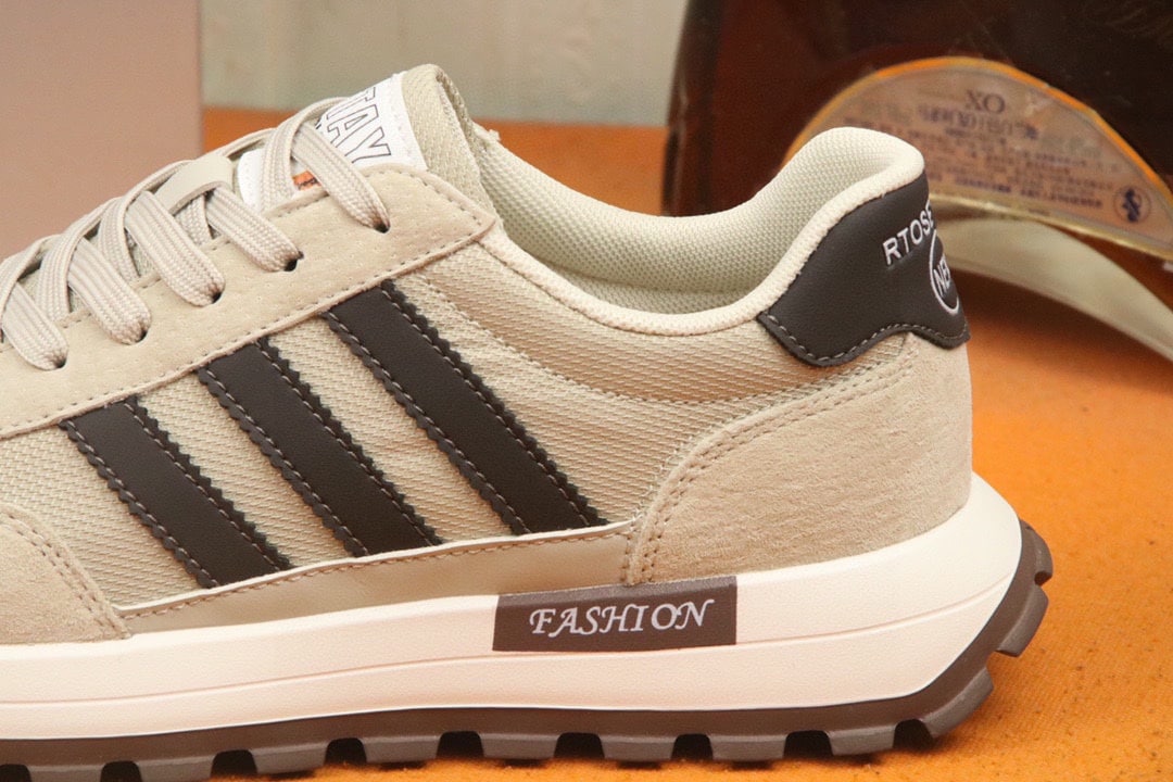 Prada Men?S Sneakers Suede With Stripe Beige