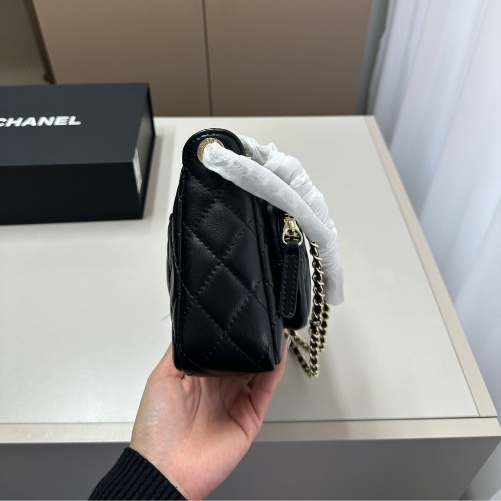 Chanel Shoulder Crossbody Bag With Chain Black 20cm
