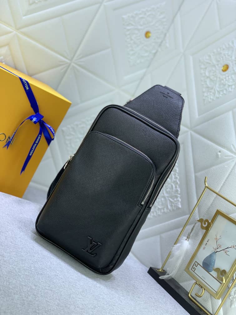 Louis Vuitton Avenue Nm Crossbody Bag Black 31Cm M30971