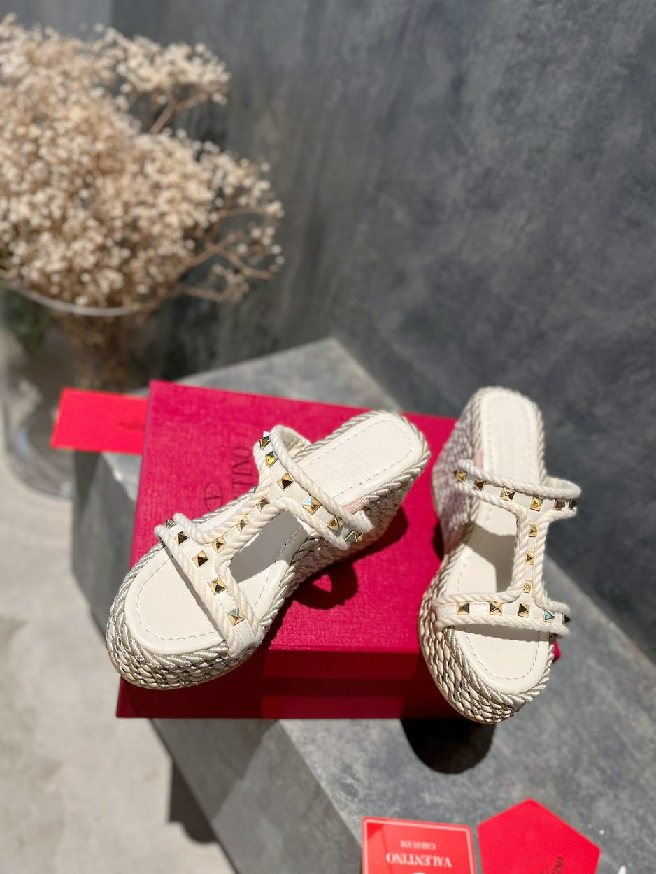 Valentino Rockstud Laminated Nappa Wedge Sandal Natural 4W2S0Gi5Dym Ybs