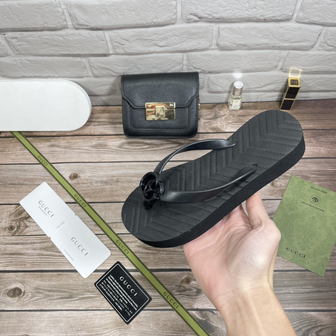 Gucci Women’S Chevron Thong Sandal Black ‎‎‎655463 J8710 1000