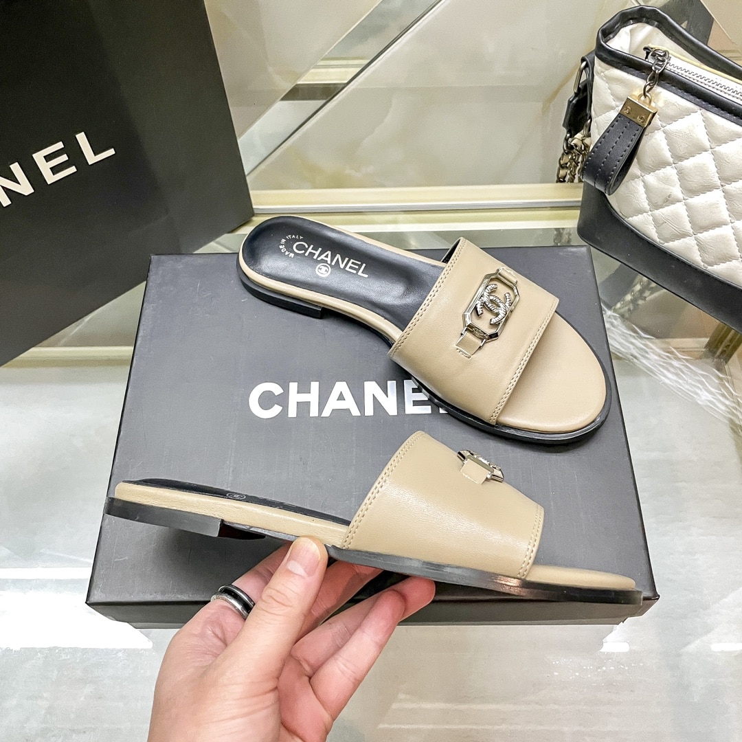 Chanel Slippers With Cc Silver Hardware Beige