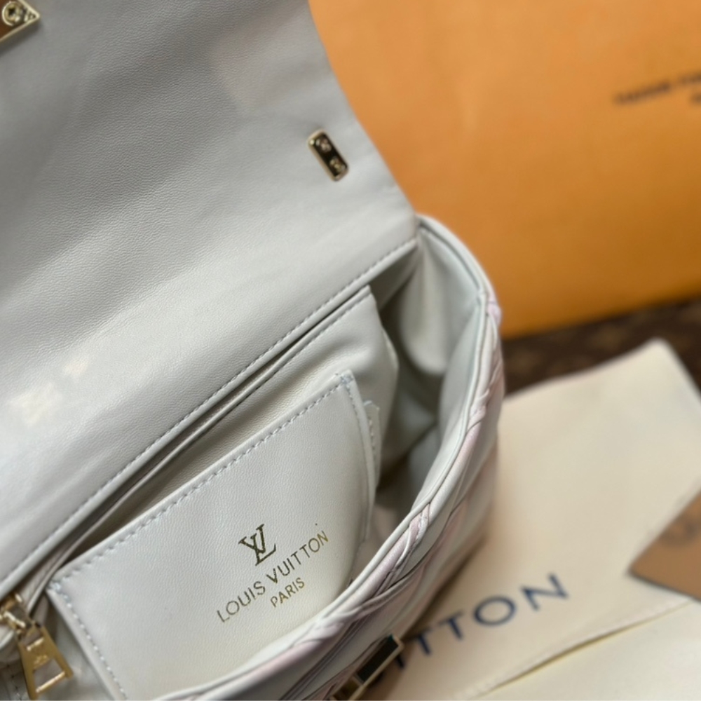 Louis Vuitton Go 14 Mm Bag Argile 22Cm M14282