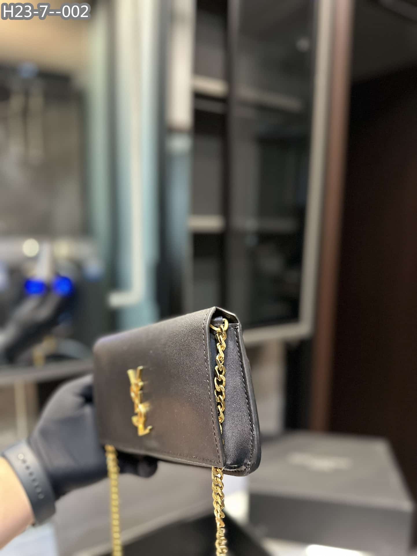 Saint Laurent Uptown Ysl Plaque Grained Leather 18Cm