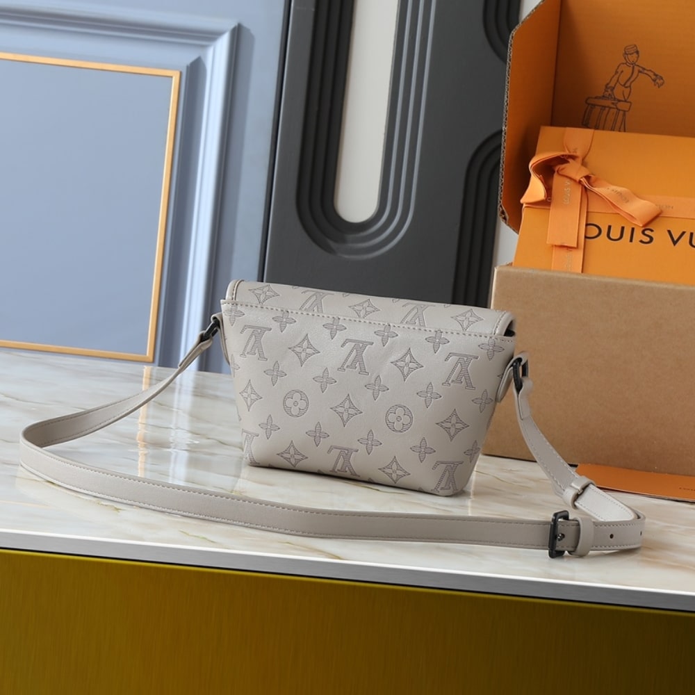 Louis Vuitton Pulse Wearable Wallet Sand 22cm M14794