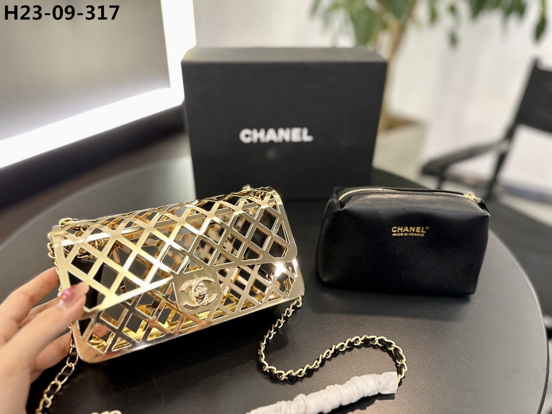Chanel Metallic Diamond Lined Black Leather Chain Flap Bag Gold 18Cm As2514 B05552 Nc533