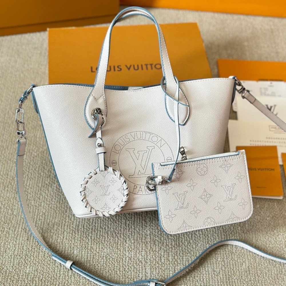 Louis Vuitton Blossom Mahina Bag With Lv Circle Motif White 23Cm