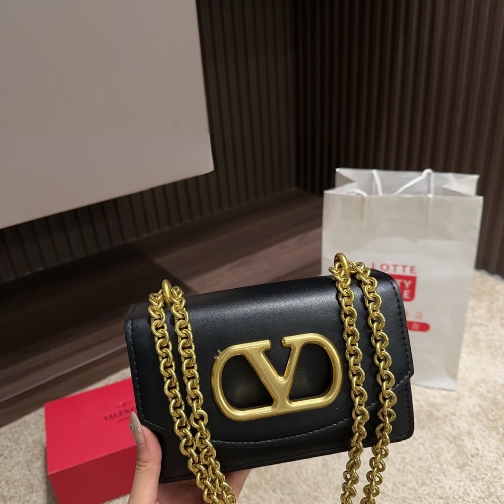 Valentino Garavani Vain Shoulder Bag In Shiny Black 19Cm 6W2B0R16Gcb 0No