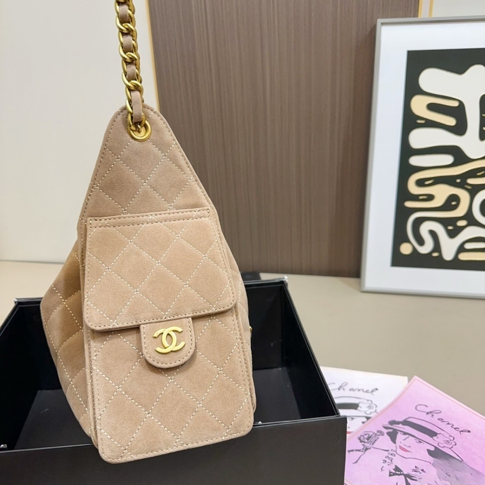 Chanel 25 Small Handbag Suede And Gold Tone Metal Light Grey 26Cm