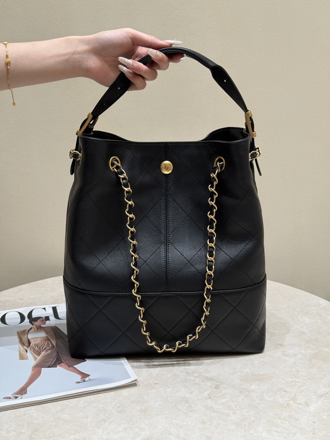 25A Pre-Fall Collection AS5634 Hobo Bucket Bag in Black Quilted Grained Calfskin (Caviar) with Antique Gold-Tone Hardware