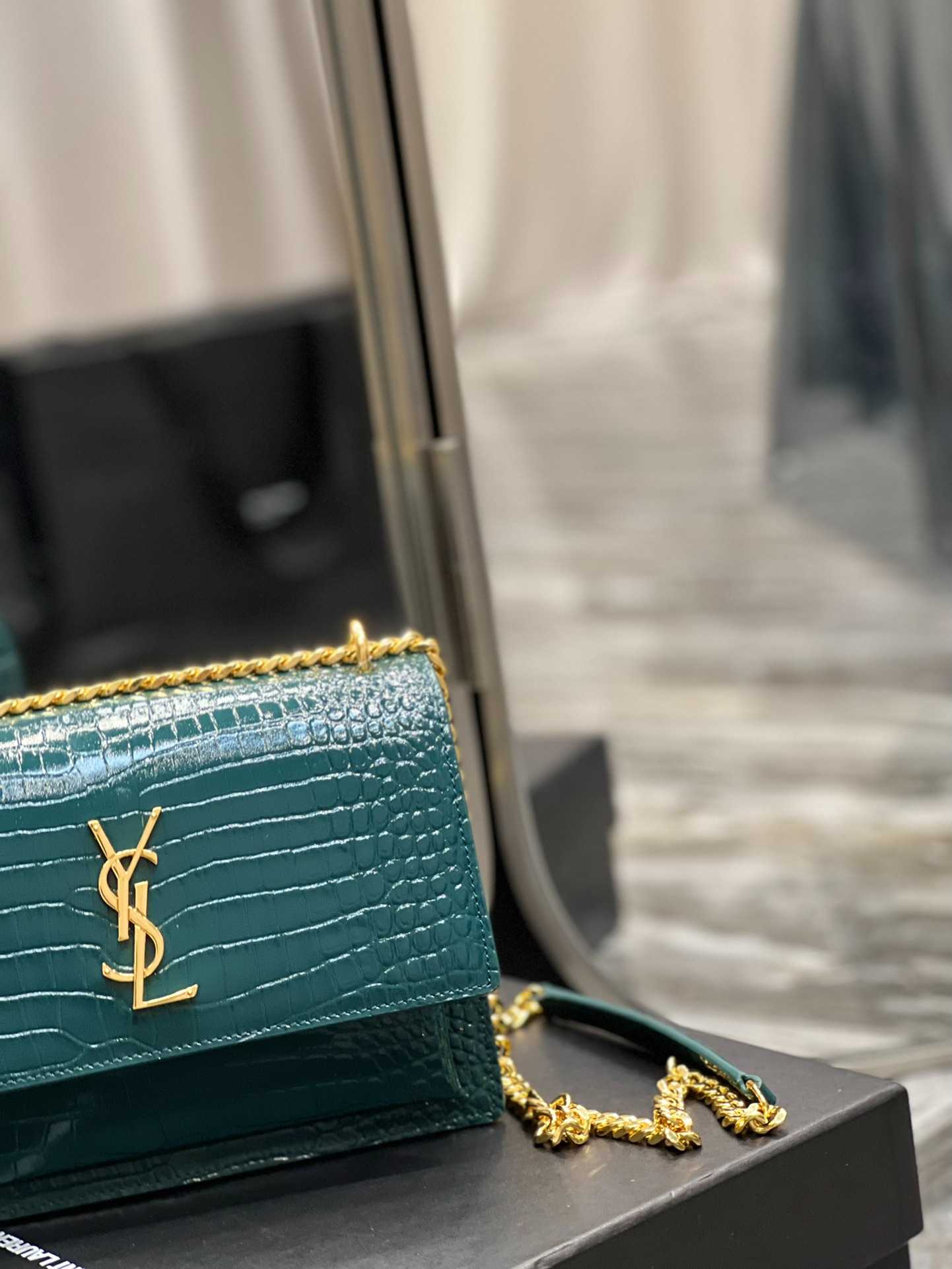 Saint Laurent Sunset Medium Chain Bag In Shiny Leather Mint