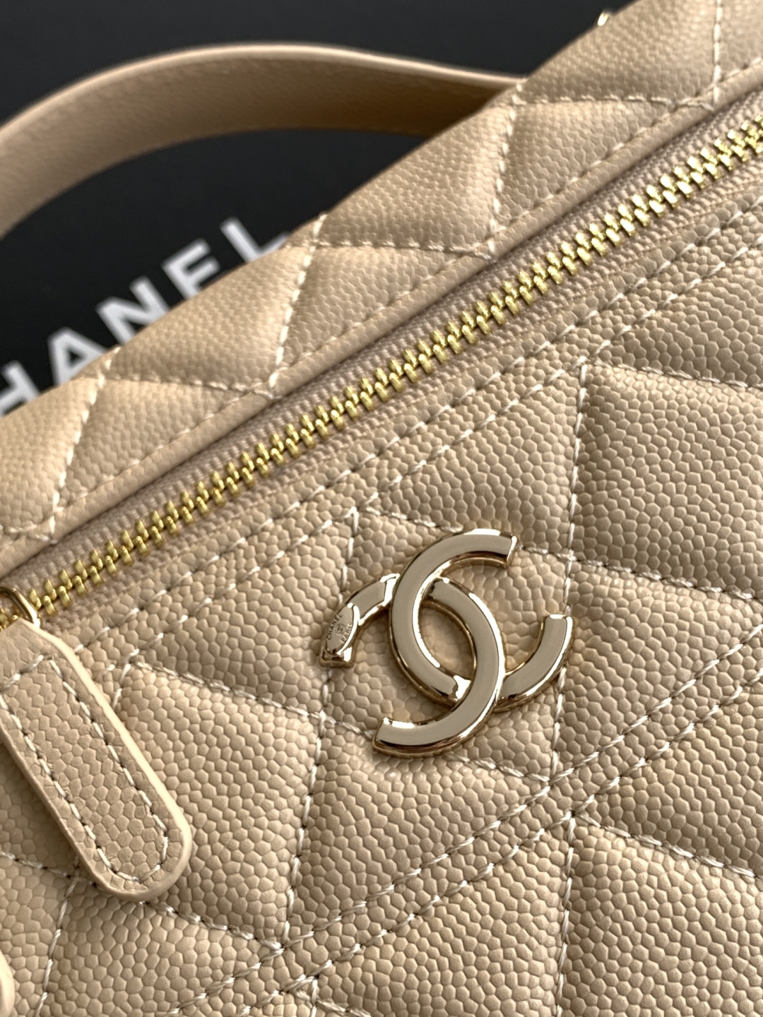 Chanel 25C Vanity Case Beige 20cm