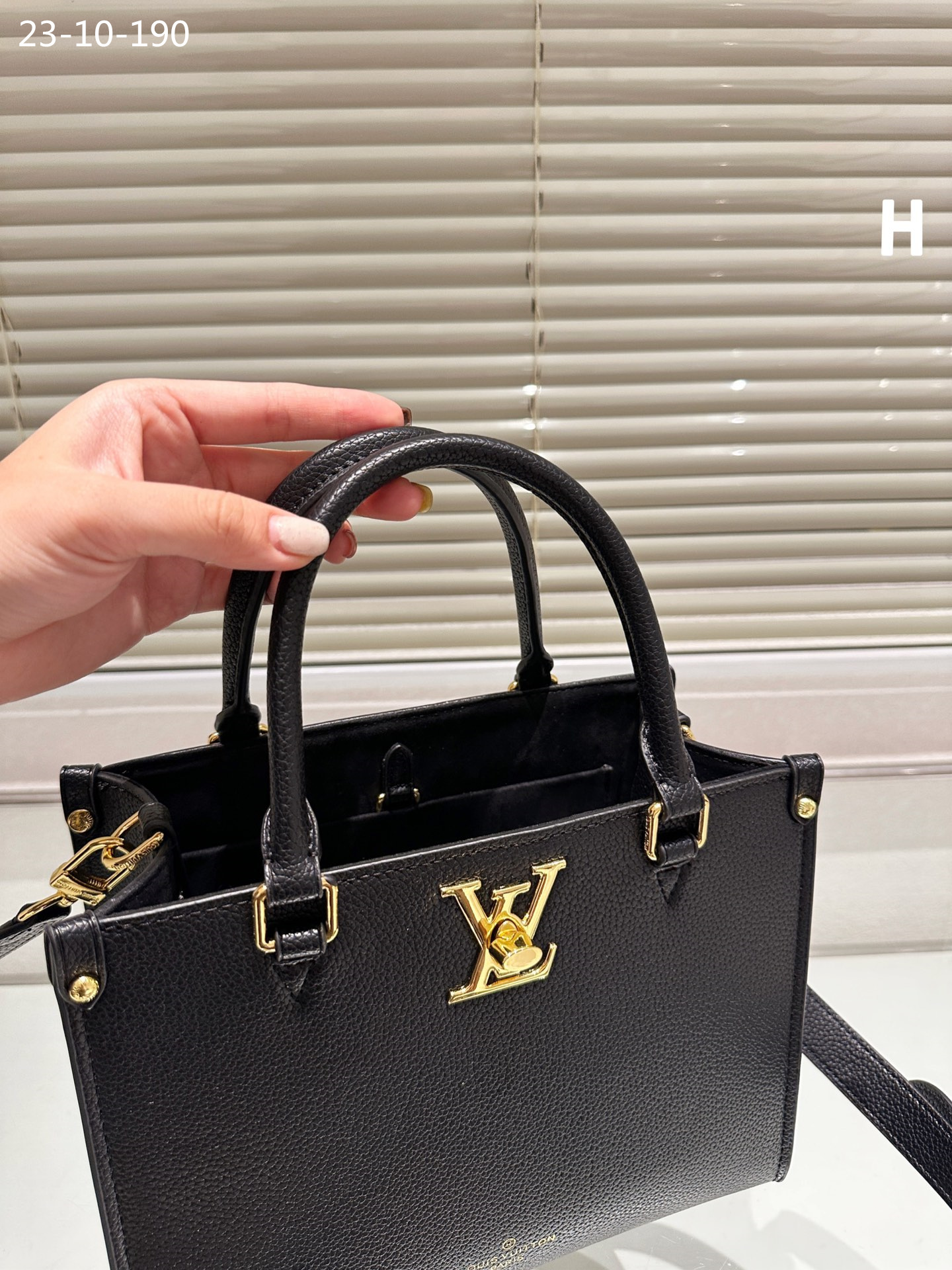 Louis Vuitton Lock Go Bags Black 25Cm M22311