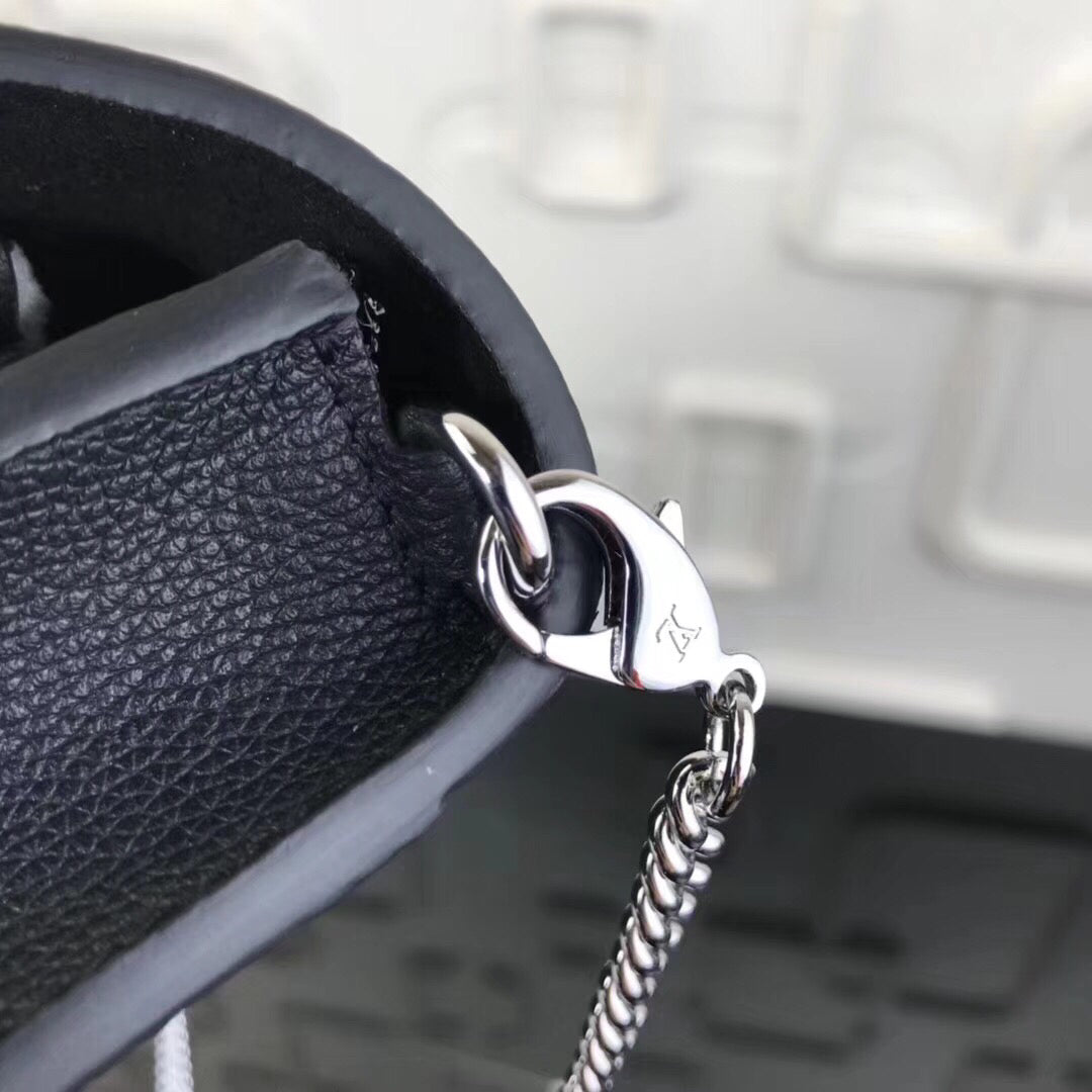 Louis Vuitton Pochette Chain Mylockme 19Cm Black