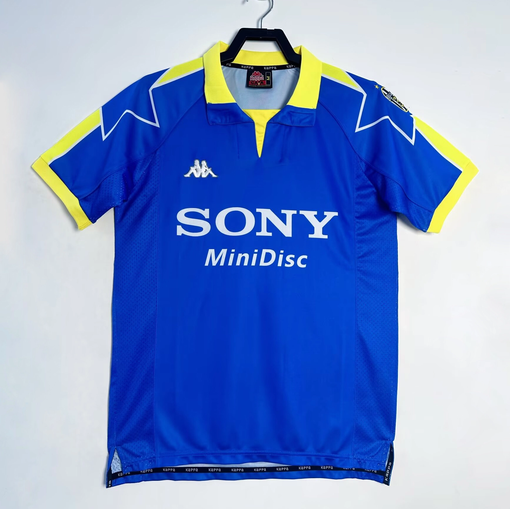 Retro 1997-99 Juventus away football jersey