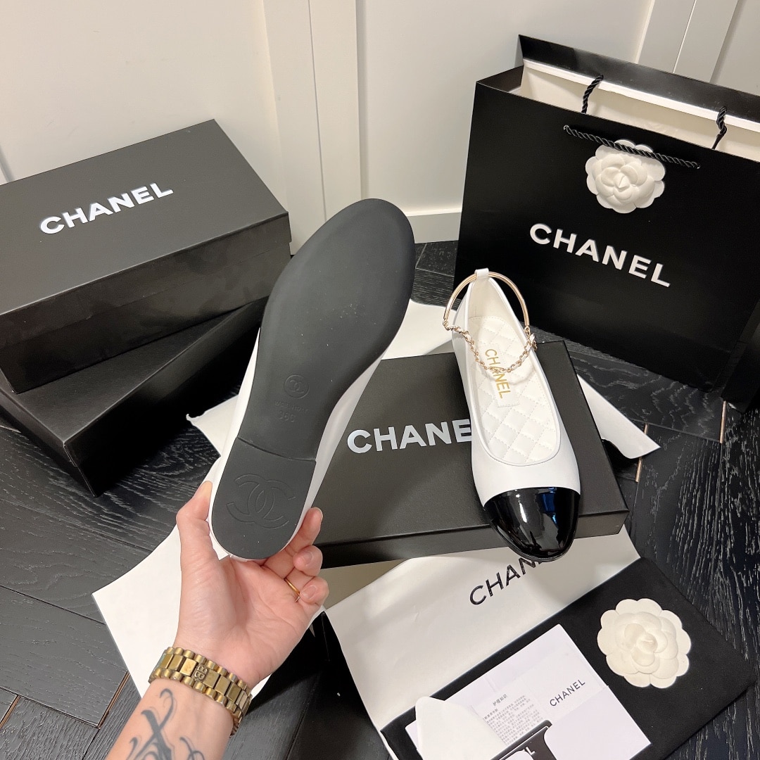 Chanel Interlocking Cc Logo Ballet Flats Black White