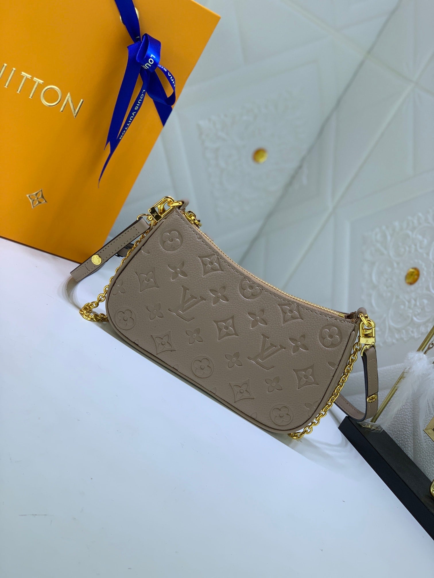 Louis Vuitton Easy Pouch On Strap Tourterelle Beige 19Cm