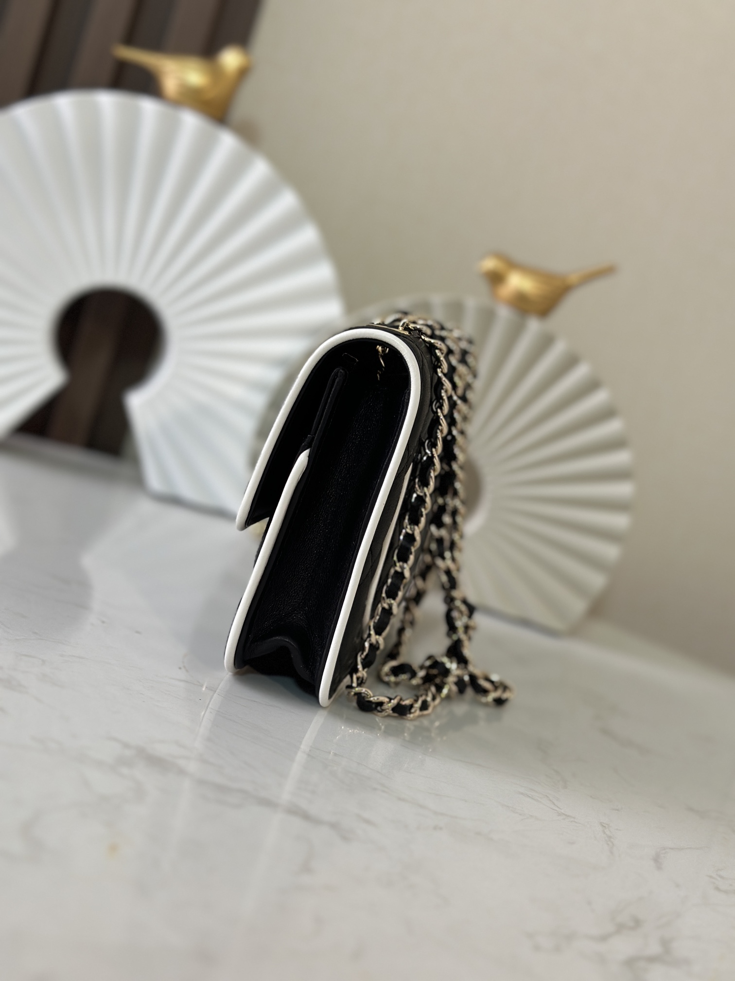 25P Mini Classic Flap with White Edge Piping