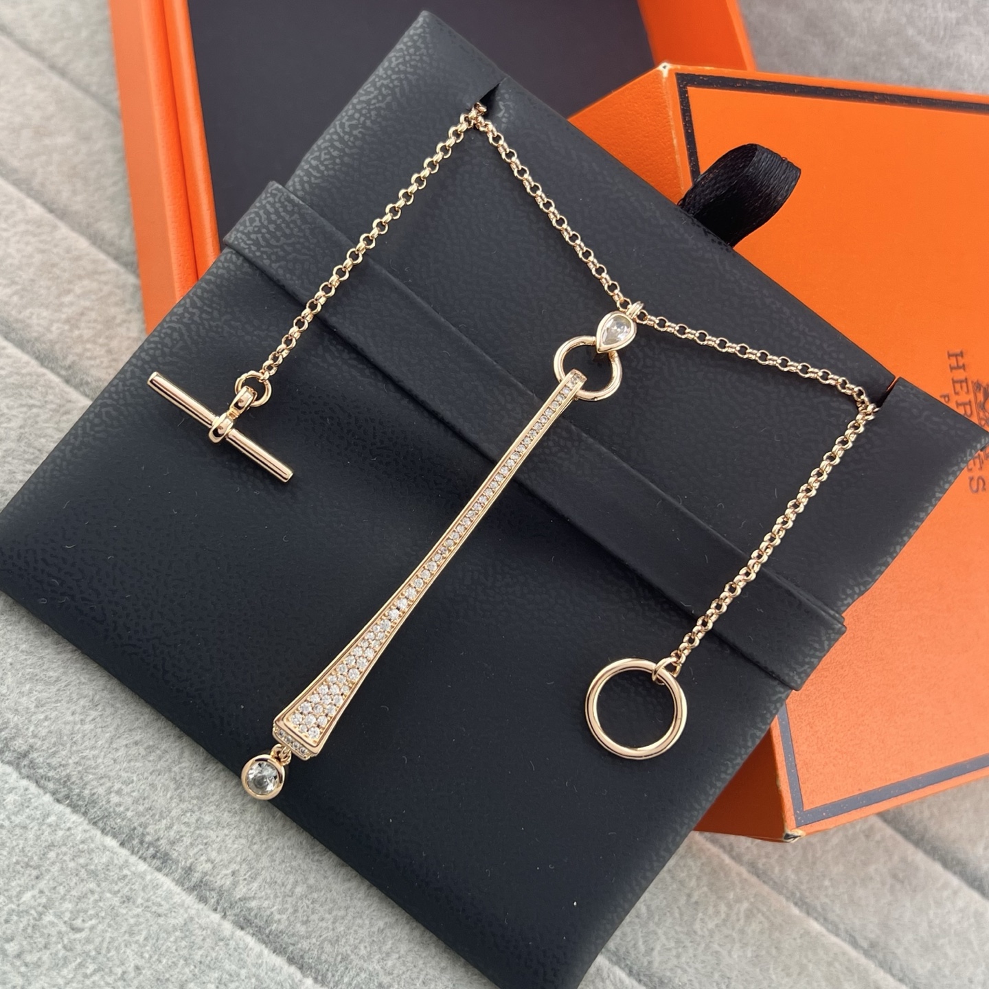 Square cone-shaped diamond teardrop necklace