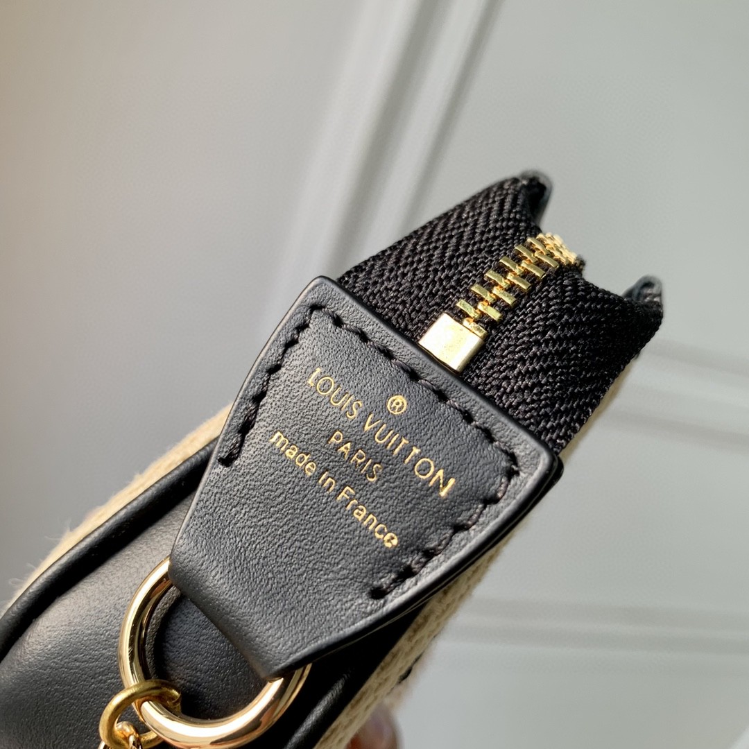 LV-M82472 -pochette accessories