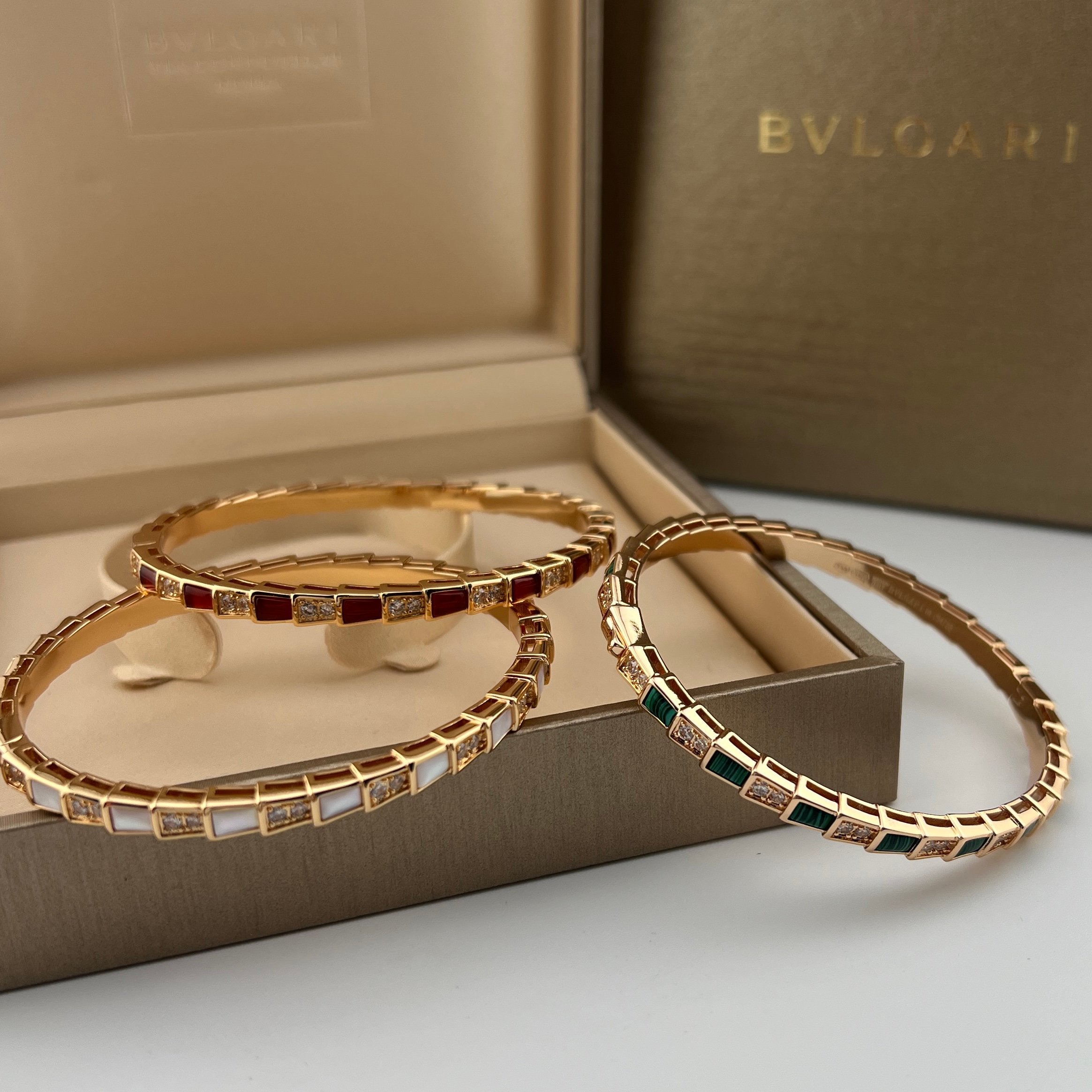 Serpentine full-diamond bracelet