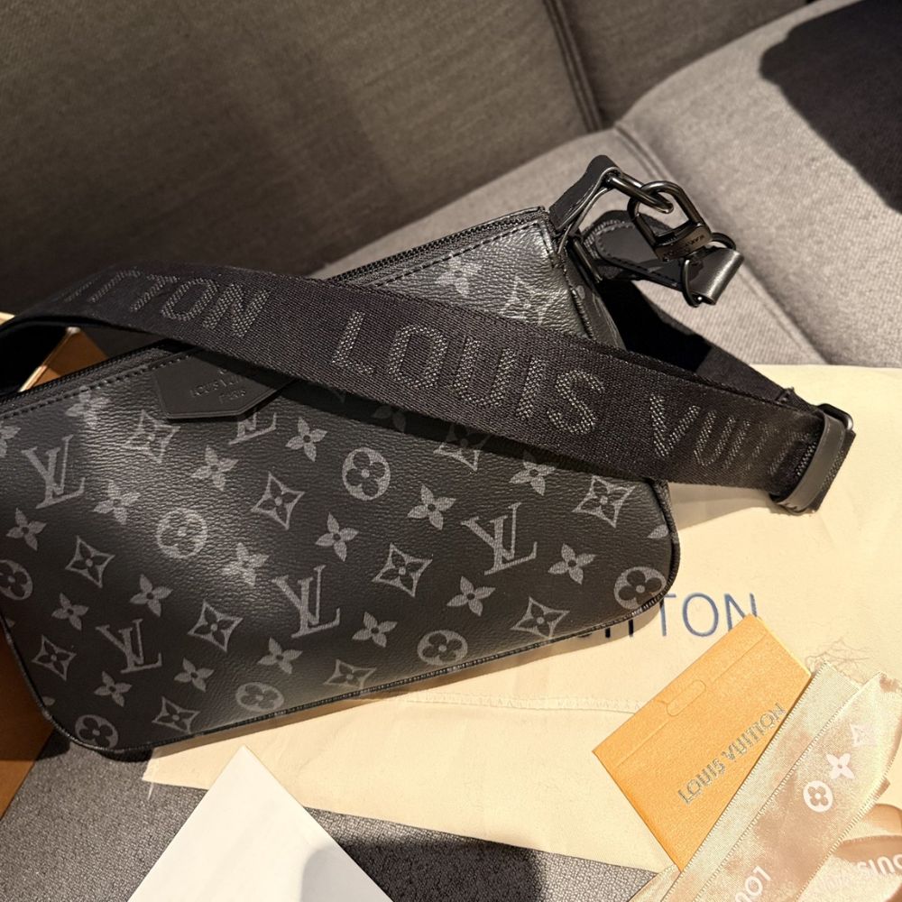 Louis Vuitton Pochette Accessoire Bag Black 24Cm