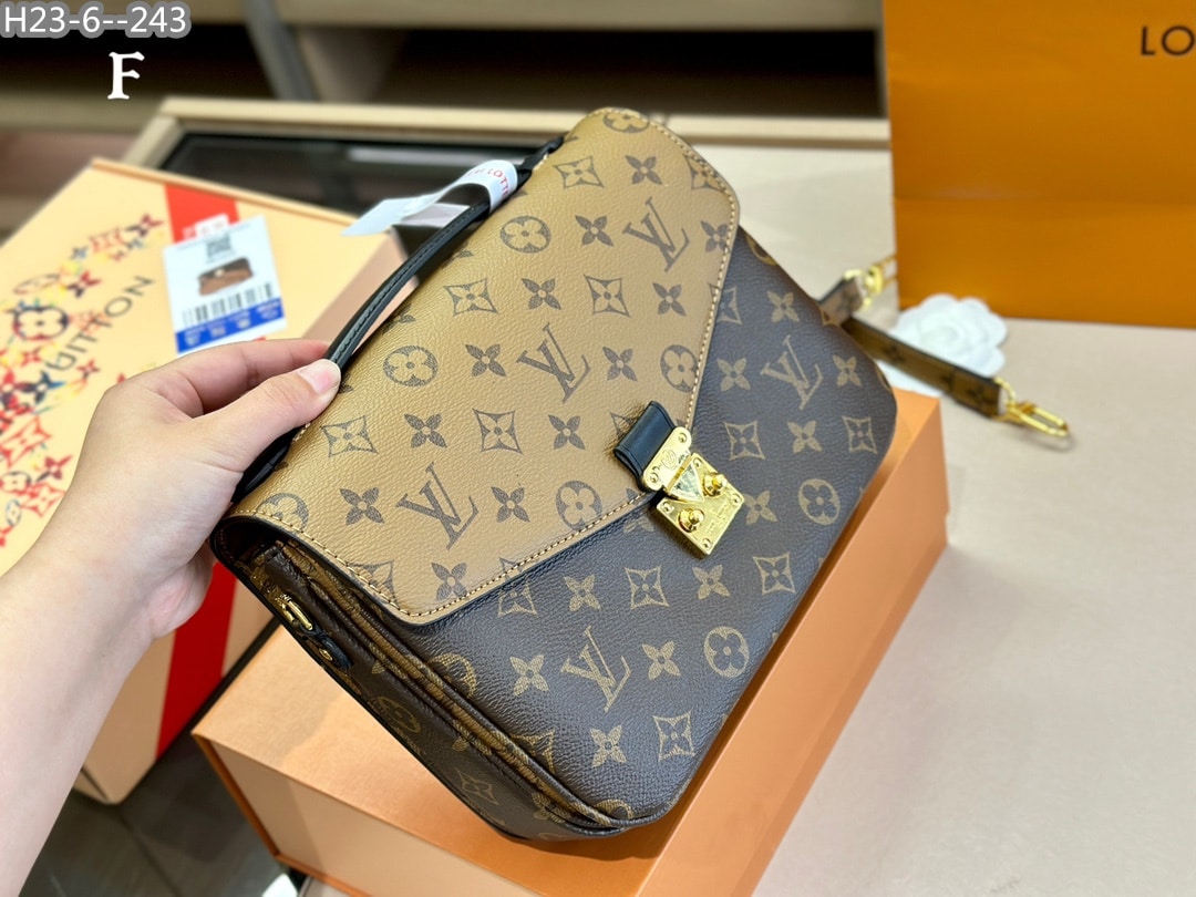 Louis Vuitton Pochette Métis Monogram Reverse 25Cm